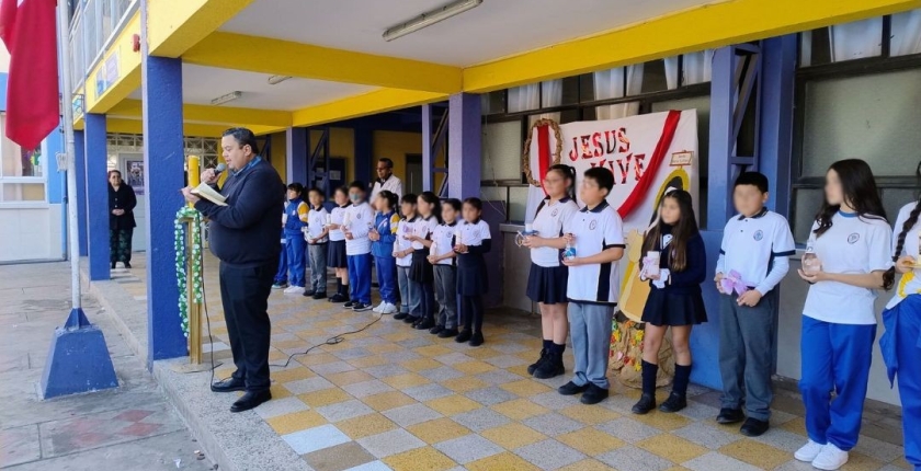 Celebramos pascua de resurrección con la ceremonia del cirio pascual